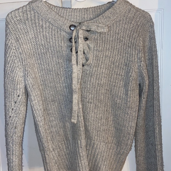 Kendall and Kylie sweater - Picture 4 of 5